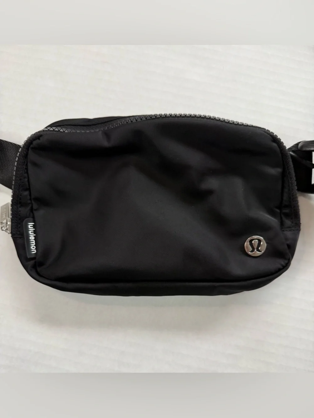 Lululemon Everywhere Belt Bag Black - Picture 2 of 7